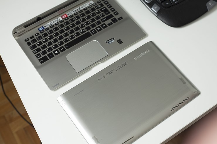 Toshiba-Satellite-Click-2-Pro-test-recenzija_5.jpg